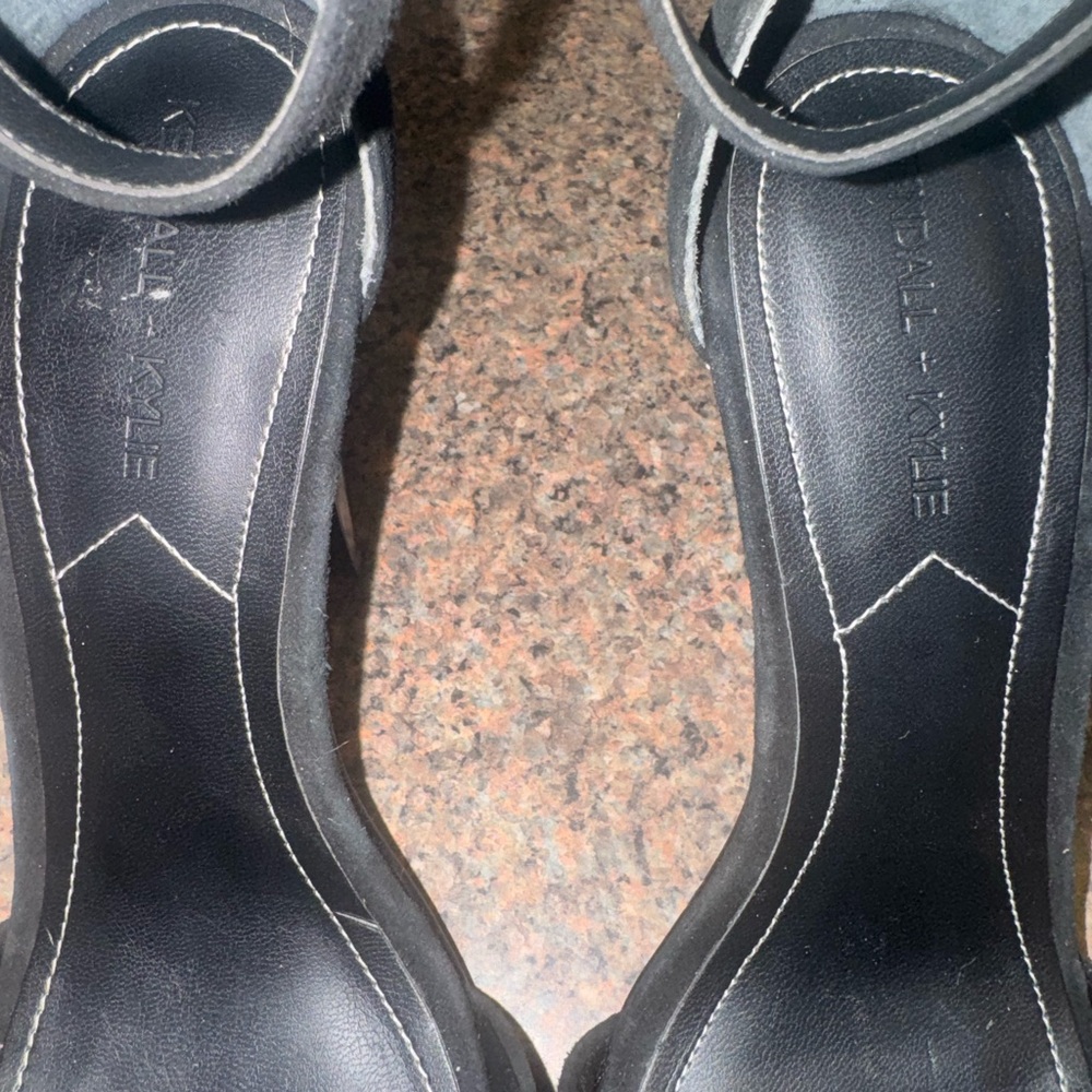 Kendall & Kylie Black ankle strap Heels - Picture 2 of 5